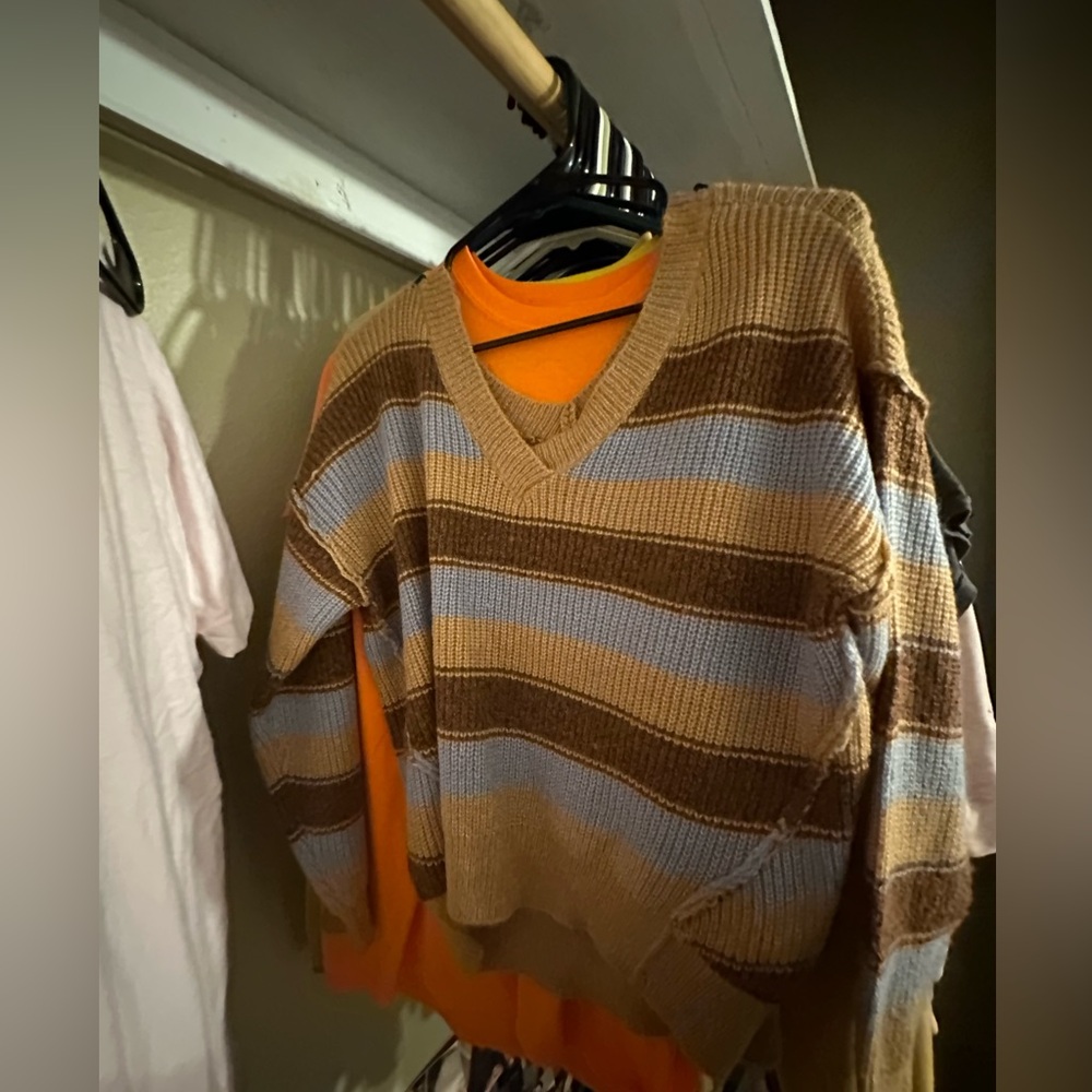 Rue 21 Sweater/shirt